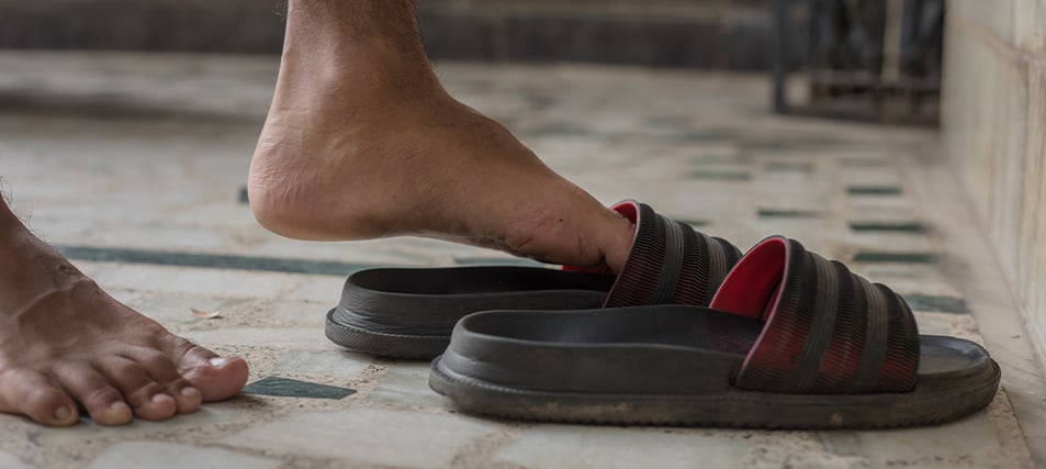 unexpected-dorm-slippers